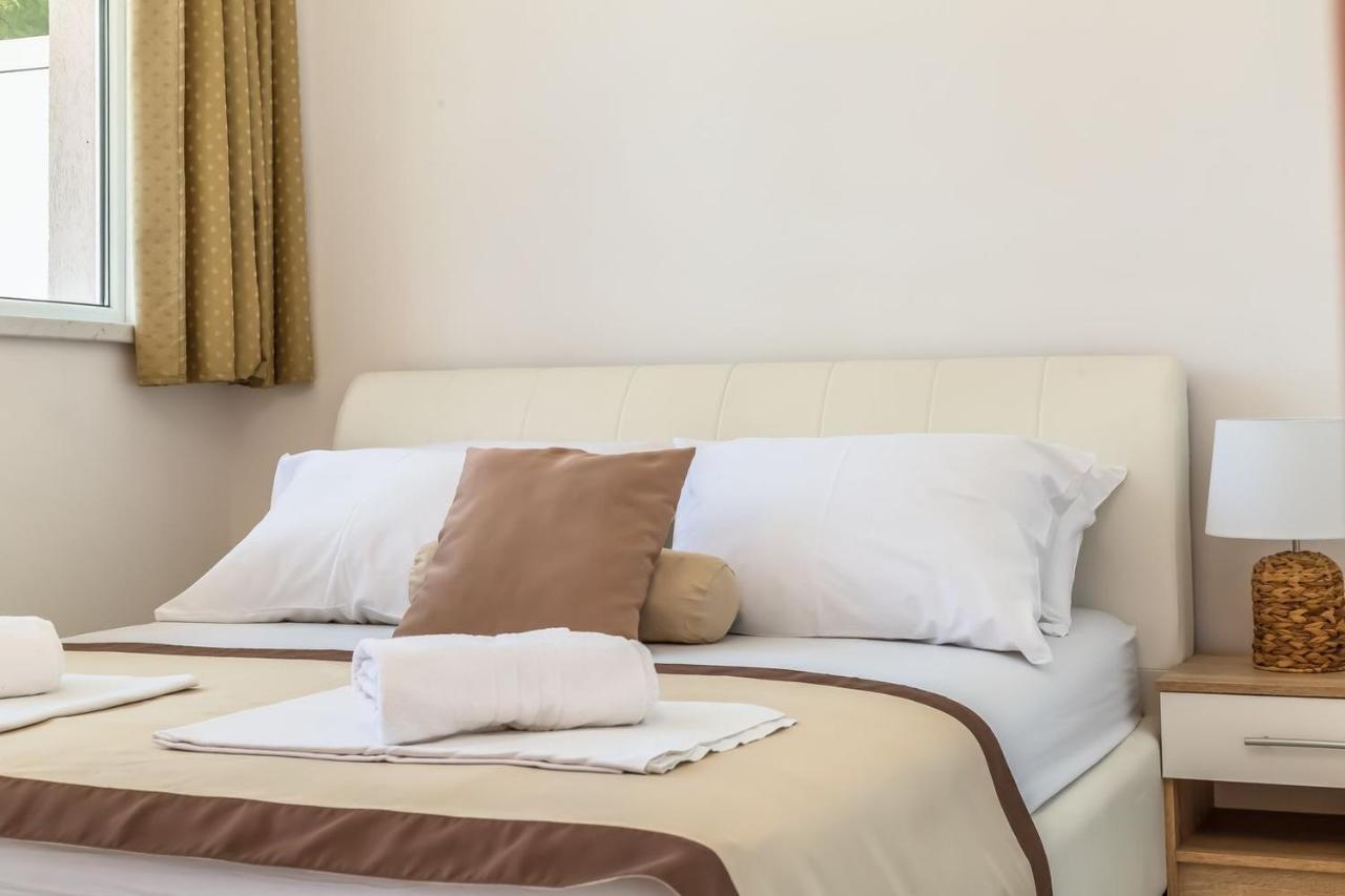 Baška Voda Motel Ljetni Raj المظهر الخارجي الصورة