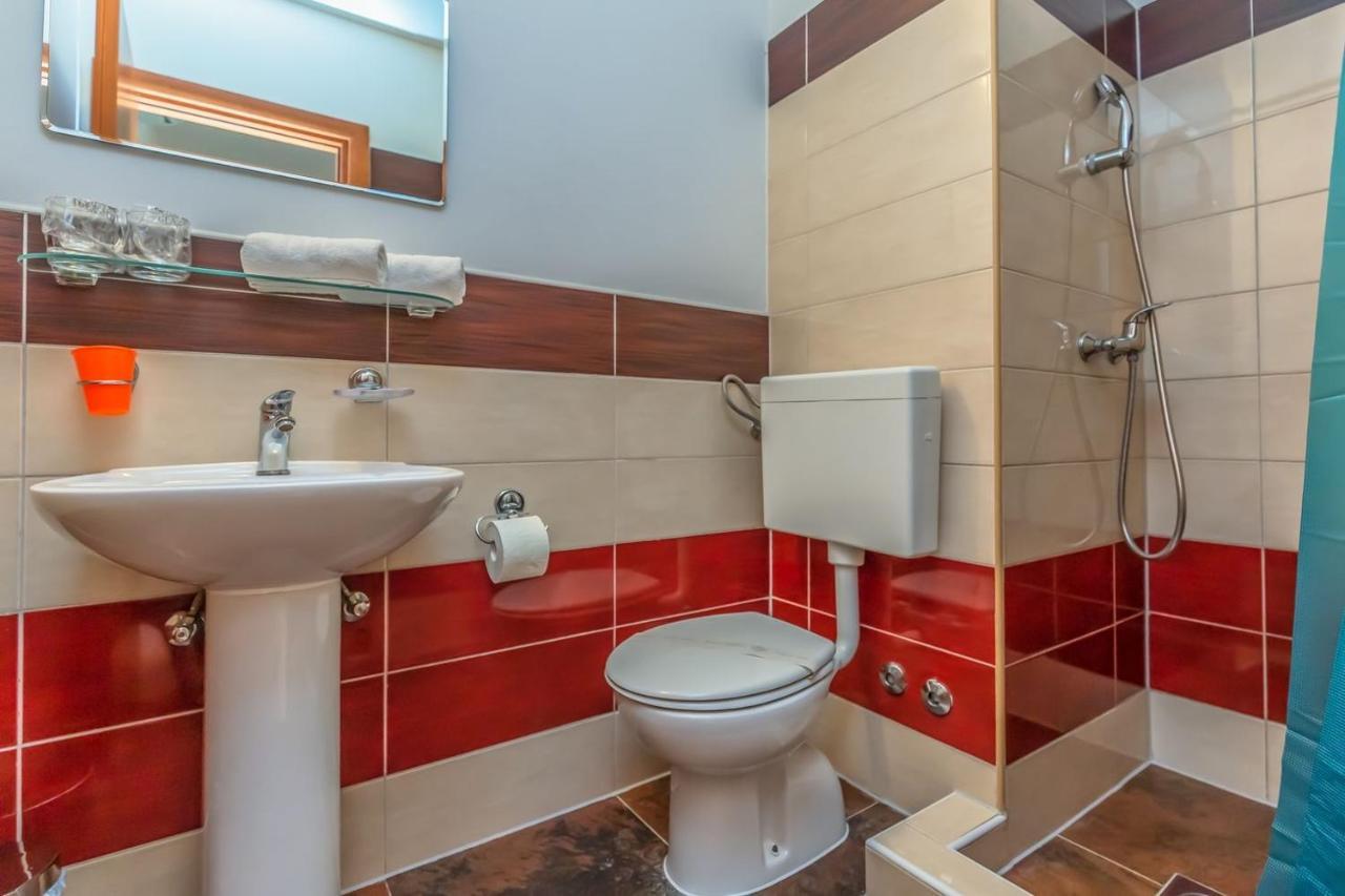 Baška Voda Motel Ljetni Raj المظهر الخارجي الصورة