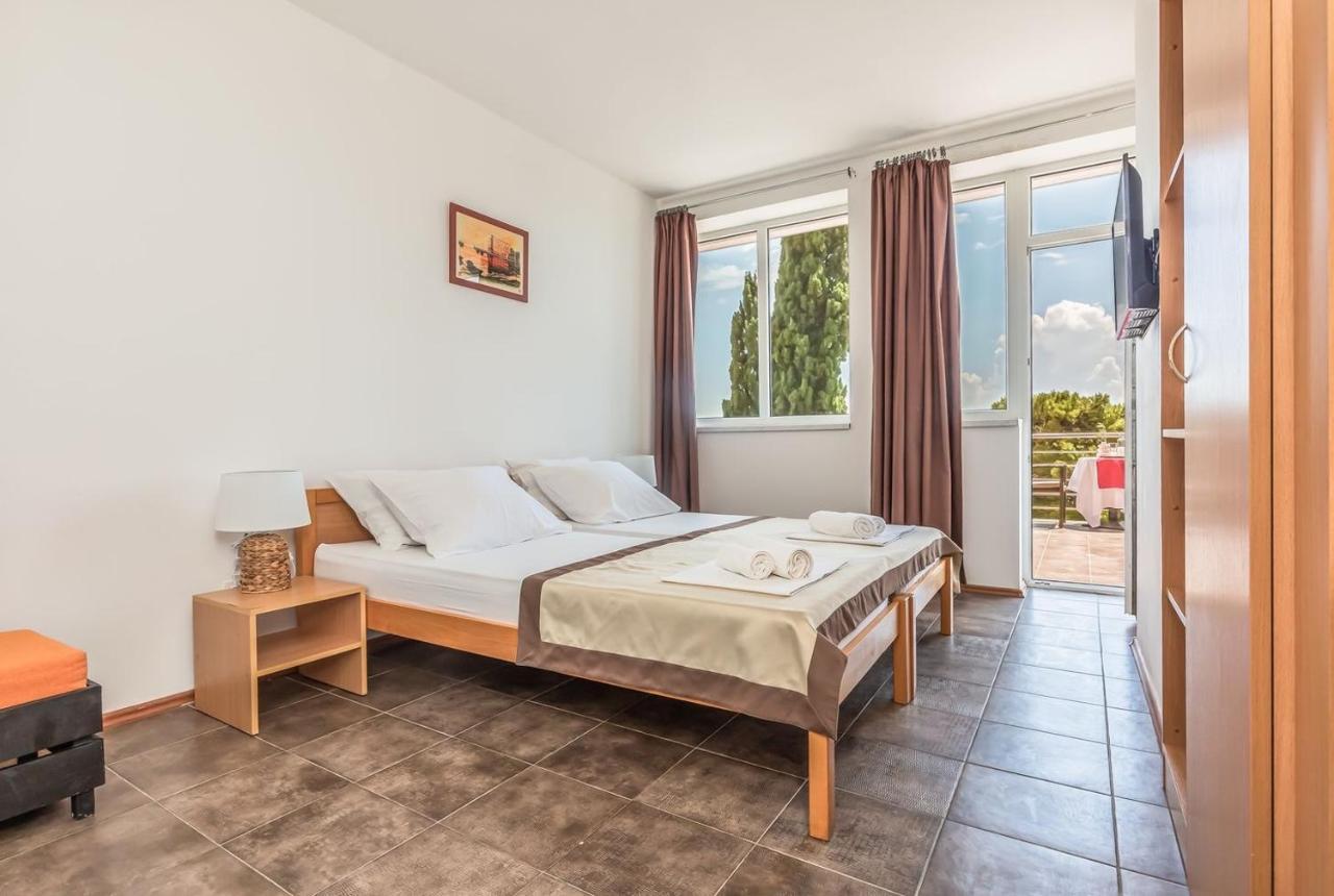Baška Voda Motel Ljetni Raj المظهر الخارجي الصورة