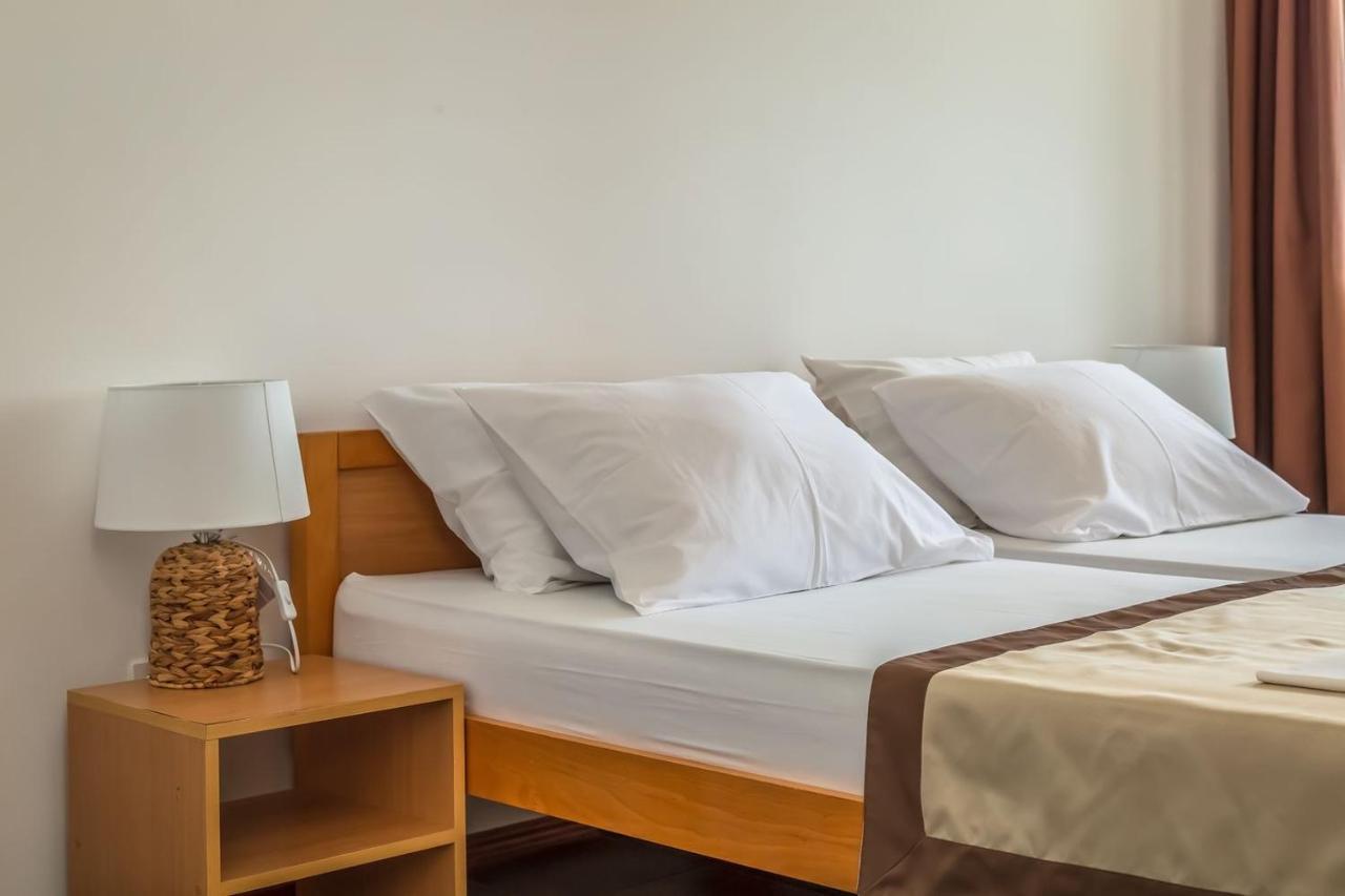 Baška Voda Motel Ljetni Raj المظهر الخارجي الصورة